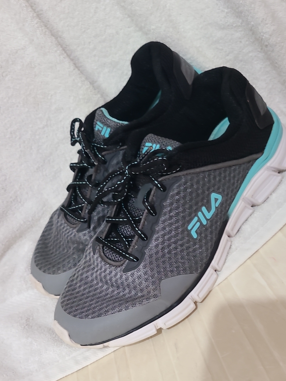 Women , Fila Windshift 15 Running Shoes Gray & Black